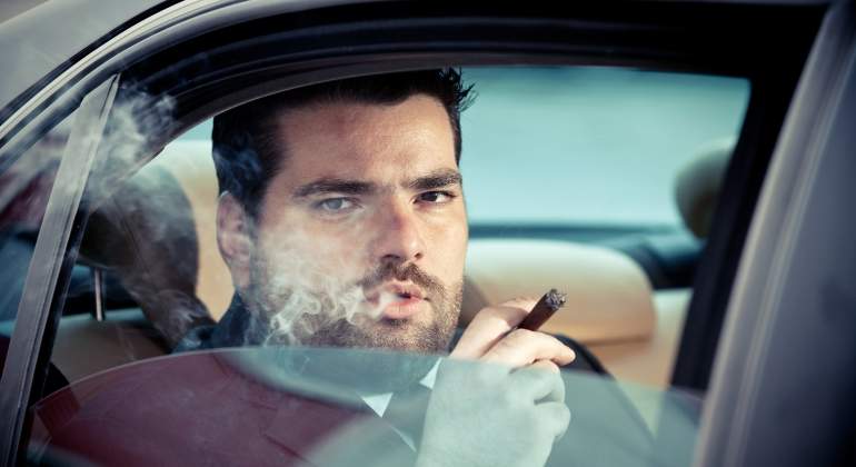 fumar-coche-dreamstime.jpg