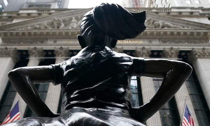 estatua-nina-wall-street-por-detras-fearless-girl-feminismo-igualdad-genero-AFP-getty-770x420.jpg