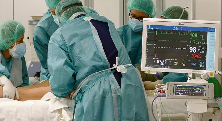 Profesionales de Quirnsalud durante una operacin