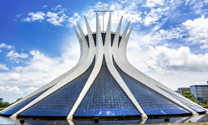 770x420-iconos-arquitectura-catedral-brasilia-dreamstime.jpg