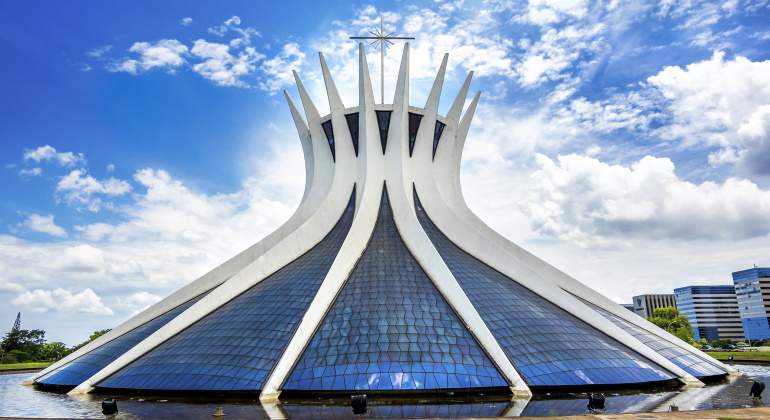 770x420-iconos-arquitectura-catedral-brasilia-dreamstime.jpg