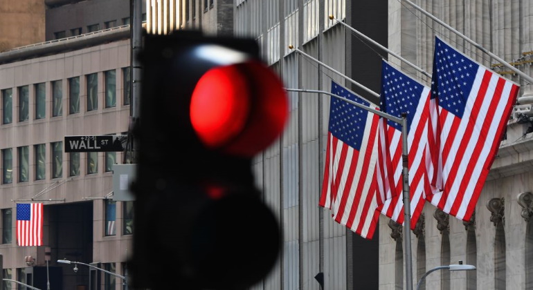 wall-street-bolsa-nueva-york-eeuu-banderas-semaforo-rojo-getty-770x420.jpg