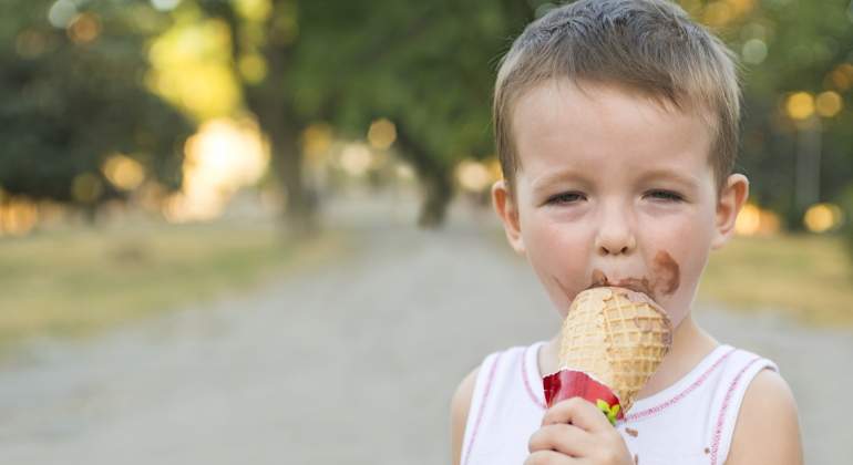 helado-nino-consumo-recurso-dreamstime.jpg