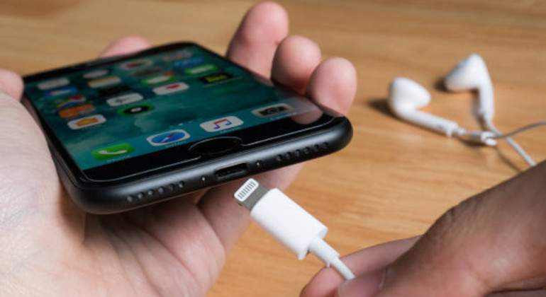 iphone-cargando.jpg