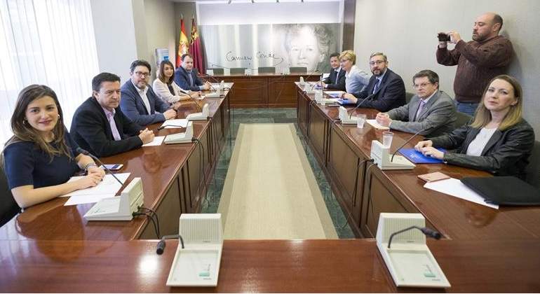 reunion-pp-ciudadanos-murcia-11abril2017-efe.jpg