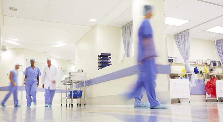 Medicos-en-hospital.jpg