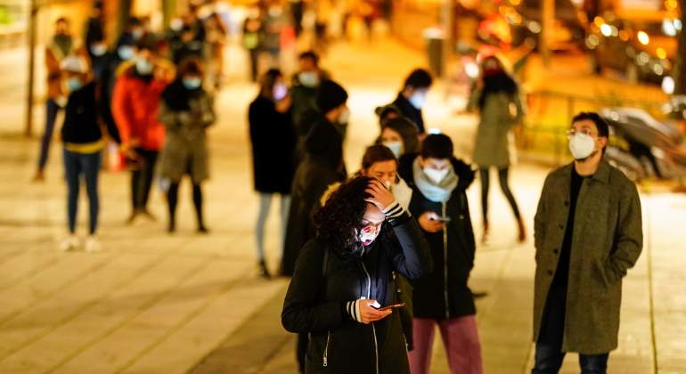 coronavirus-madrid-gente-noche-reuters.jpg