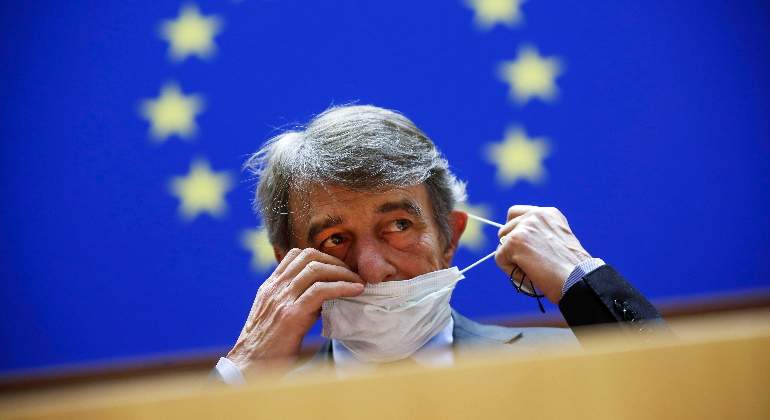david-sassoli-presidente-parlamento-europeo-mascarilla-bandera-union-europea-ue-20enero2021-reuters-770x420.jpg