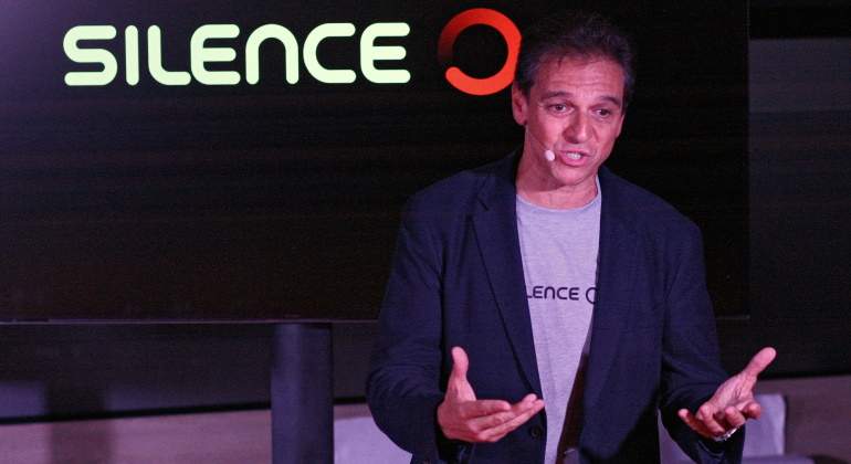 silence-carlos-sotelo.jpg
