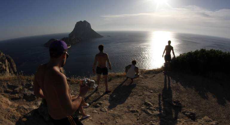 turistas-baleares-playa-puesta-sol-reuters.jpg