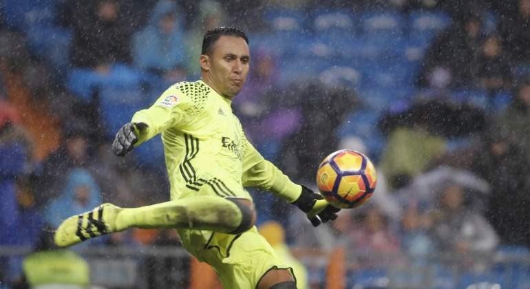 Keylor-Navas-saca-lluvia-2016-efe.jpg