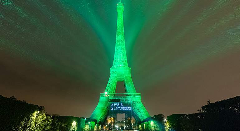 Toyota Mirai Torre Eiffel