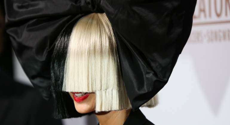 sia-cantante-peluca.jpg