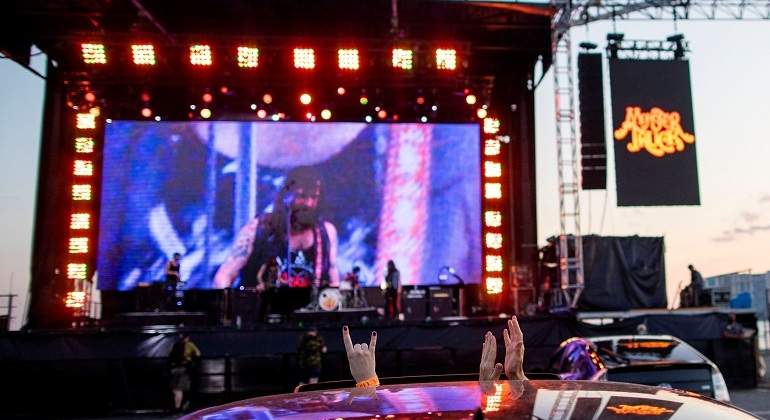 concierto-coronavirus-coches-reuters.jpg