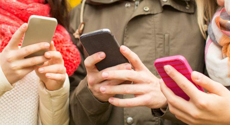 smartphones-2.jpg