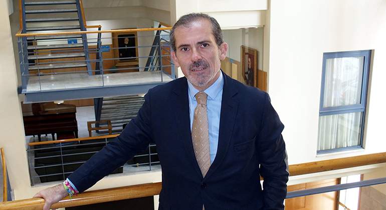 Decano-Francisco-Javier-Lara.jpg