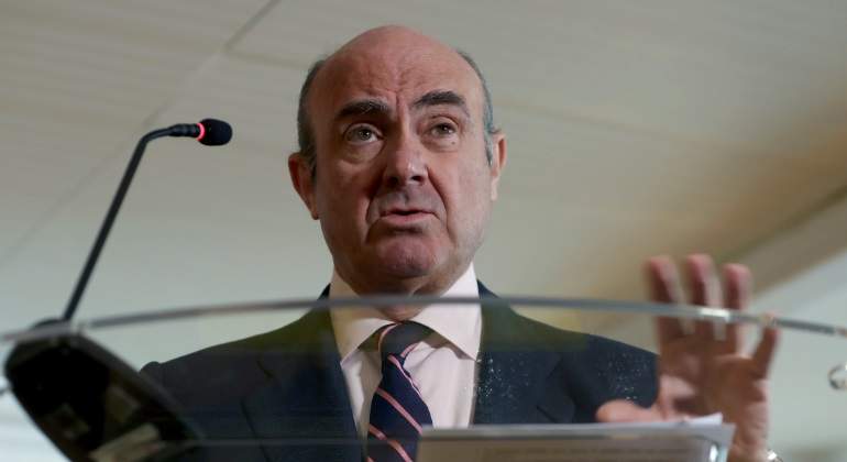 guindos-luis-microfono-comparecencia-efe.jpg