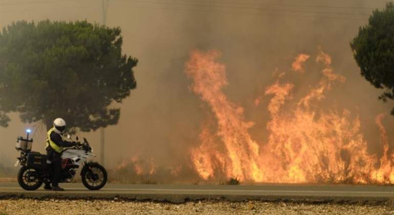 fuego-donana-huelva-moto-efe.jpg