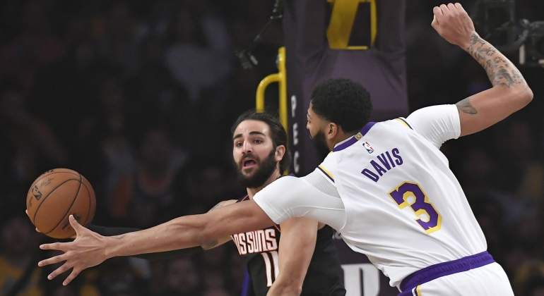 ricky-rubio-davis-suns-lakers-2020-getty.jpg