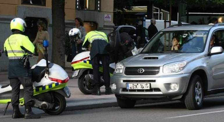 policia-multando.jpg