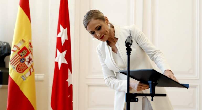 cifuentes-atril-dimision-efe.jpg