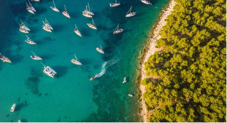 770x420-barcos-en-la-costa-dreamstime.jpg