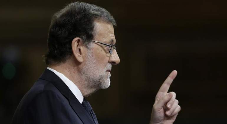 rajoy-senala-investidura-27oct-efe.jpg