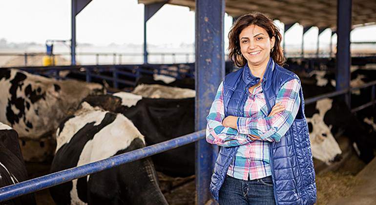 mujer-ganadera-vacas-770-istock.jpg