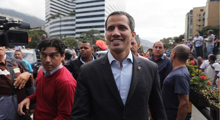Guaidó anuncia que vuelve a Venezuela y advierte que detenerle sería un golpe de Estado