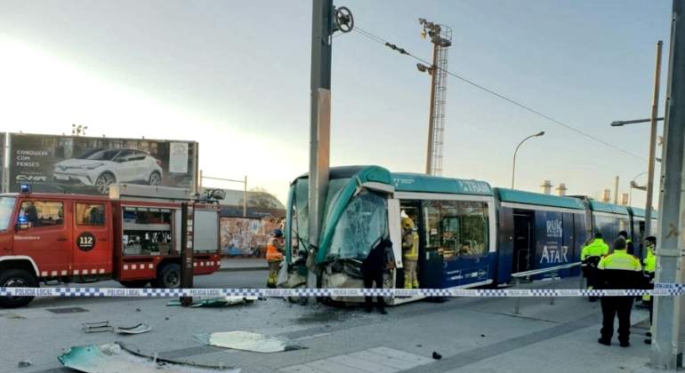 choque-tranvia-barcelona-bombers-tw.jpg