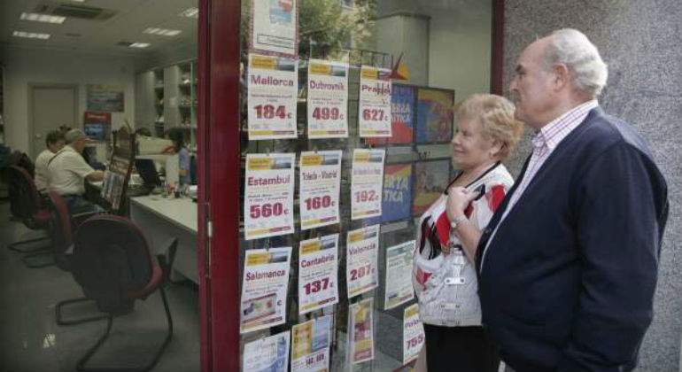 imserso-abuelos-carteles-efe.jpg