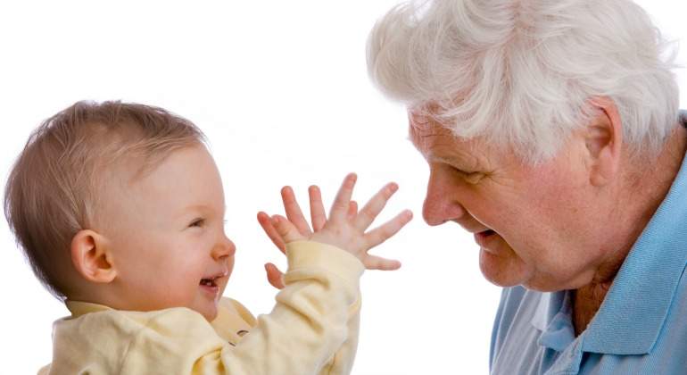 bebe-abuelo-dreamstime.jpg