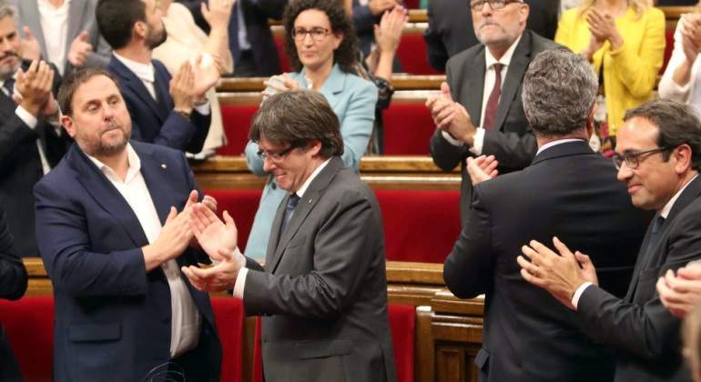 CarlesPuigdemont-OriolJunqueras-Parlament-6sept2017-EFE.jpg