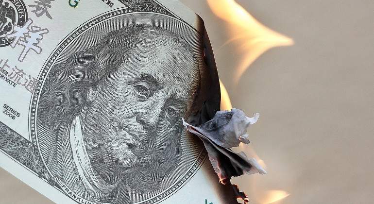dolar-en-llamas-pixabay-770x420.jpg