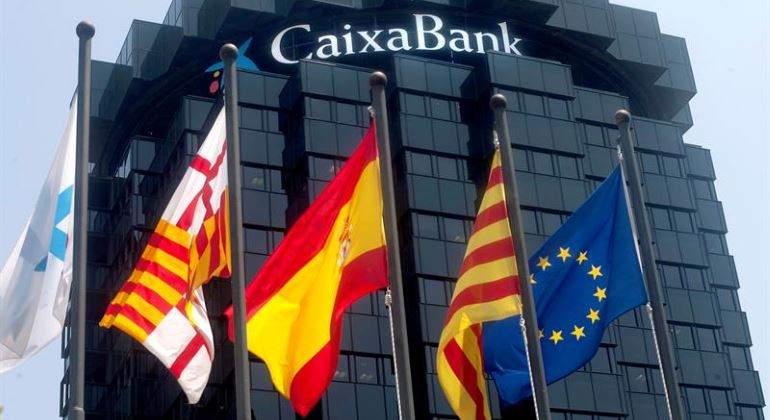caixabank-banderas-770-efe.jpg