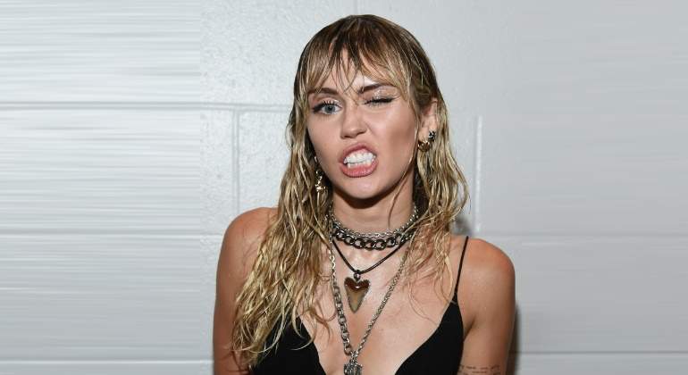 miley-cyrus-topless-770.jpg
