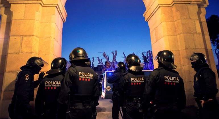 mossos-30ene18-parlament-efe.jpg