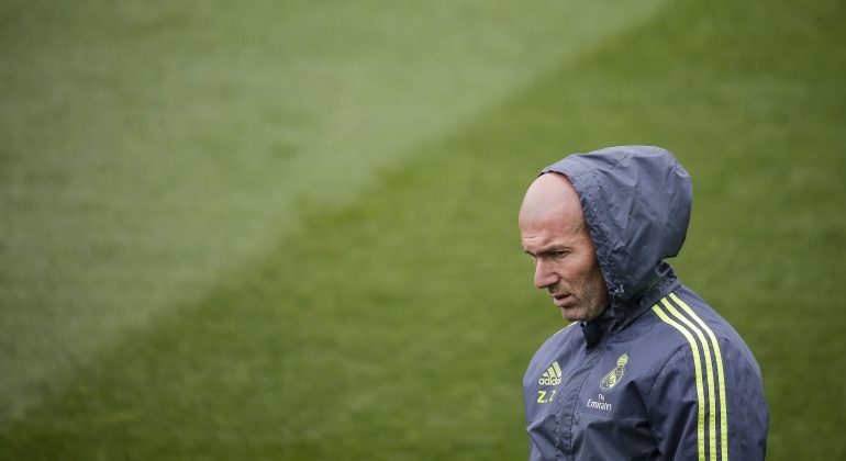Zidane-gorro-2016-entreno-efe.jpg