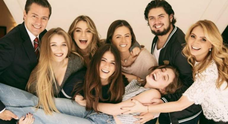 pena-nieto-angelica-rivera-hijas.jpg