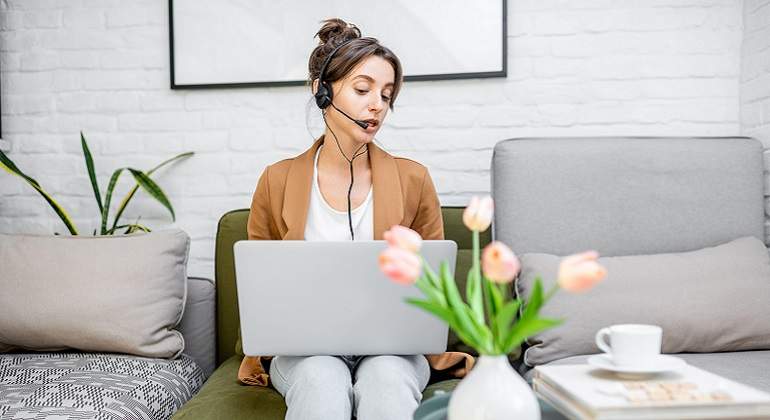mujer teletrabajo