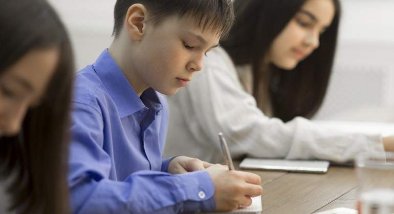 ninos-escribiendo.jpg