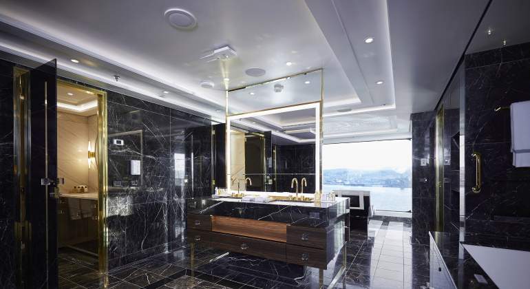 770x420-barco-lujo-bano-suite-splendor.jpg