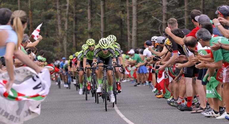 vuelta-espana-peloton-efe.jpg