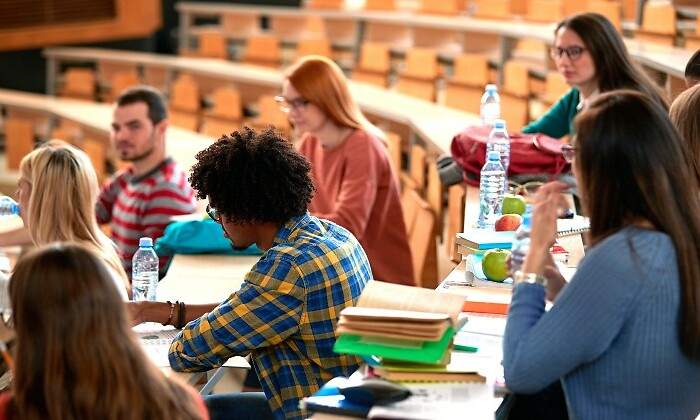 universitarios-en-una-clase.jpg