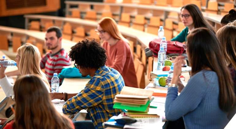 universitarios-en-una-clase.jpg