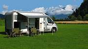De cuñas a extintores: 10 objetos imprescindibles para unas vacaciones en autocaravana
