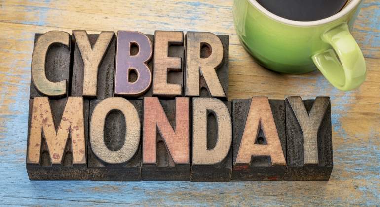 cyber-monday-cafe-770-dreamstime.jpg