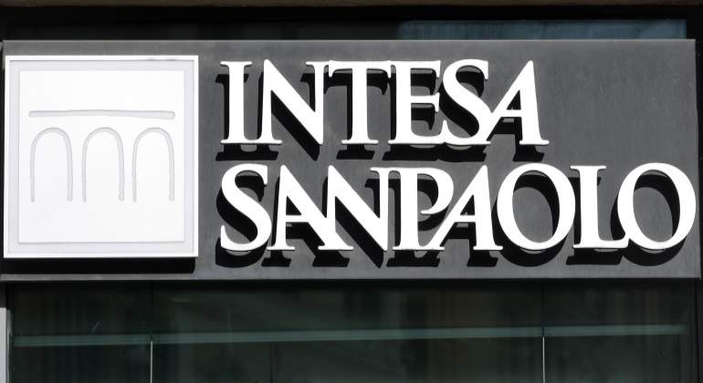 intesa-sanpaolo-gris-reuters.jpg