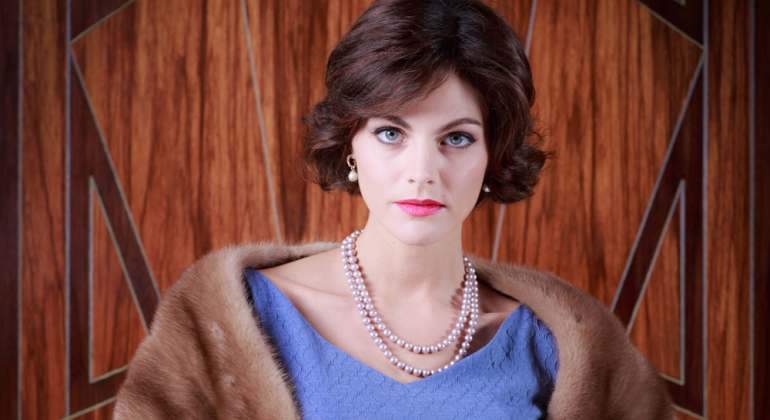 amaia-salamanca-velvet.jpg