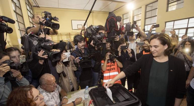 ada-colau-votacion-efe.jpg